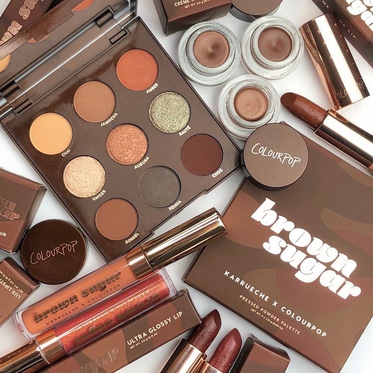 Checkout Photos Of  Different Make-up Tools. (Which One Do You Like?)
