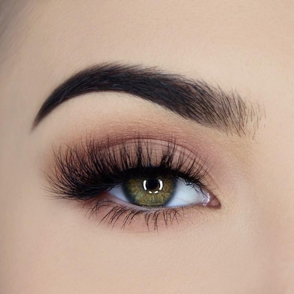 Top 5 Celebrities Eyelashes Extension Photos.